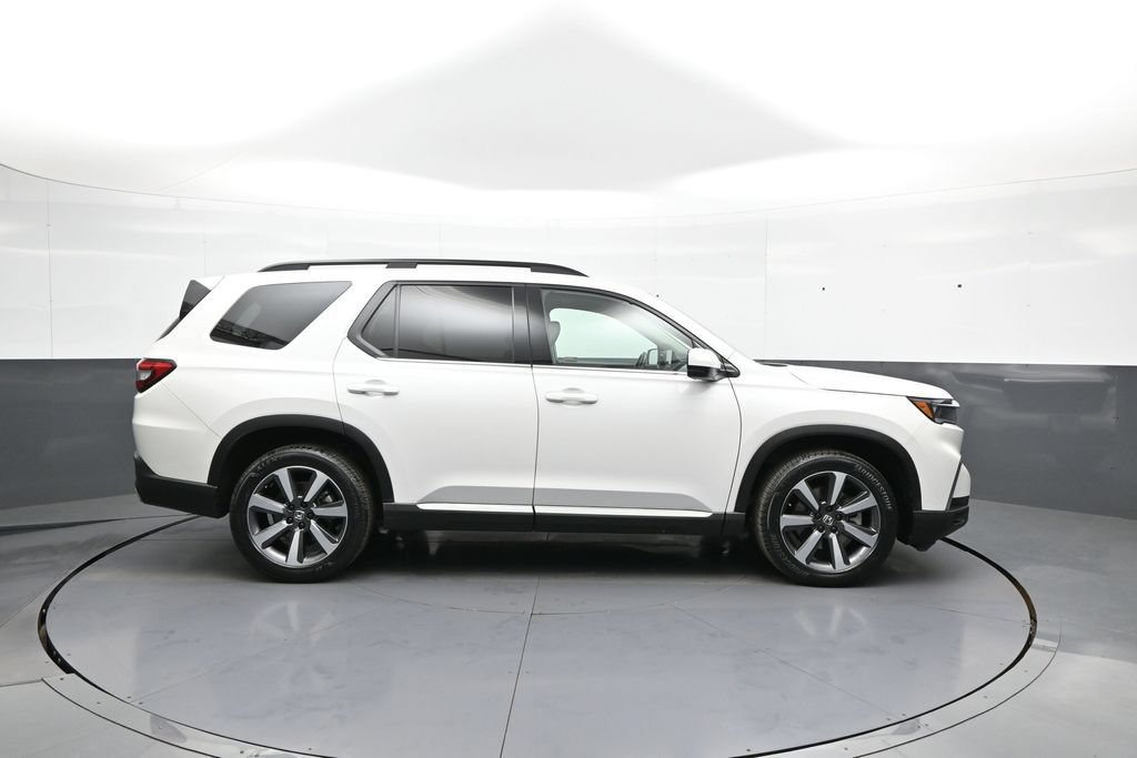 Certified 2024 Honda Pilot Touring image 5