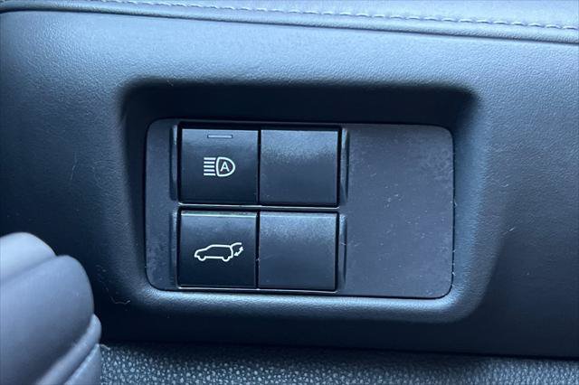 Certified 2021 Toyota Highlander XLE AWD/4WD image 32
