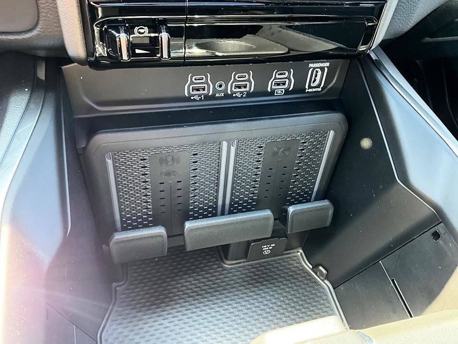 New 2026 RAM 1500 Laramie w/ Night Edition AWD/4WD image 23