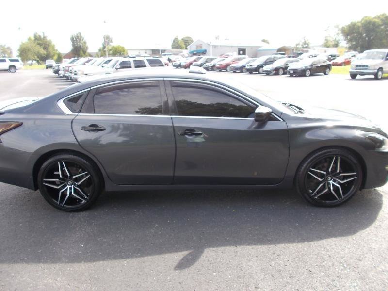 Used 2013 Nissan Altima 3.5 SL w/ Technology Pkg FWD image 12