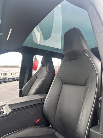 Used 2024 Tesla Cybertruck AWD Crew Cab image 10