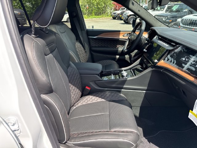 New 2026 Jeep Grand Cherokee Summit w/ Obsidian Package AWD/4WD image 9