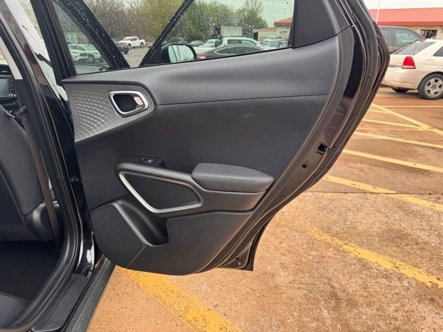 Used 2025 Kia Soul LX image 32