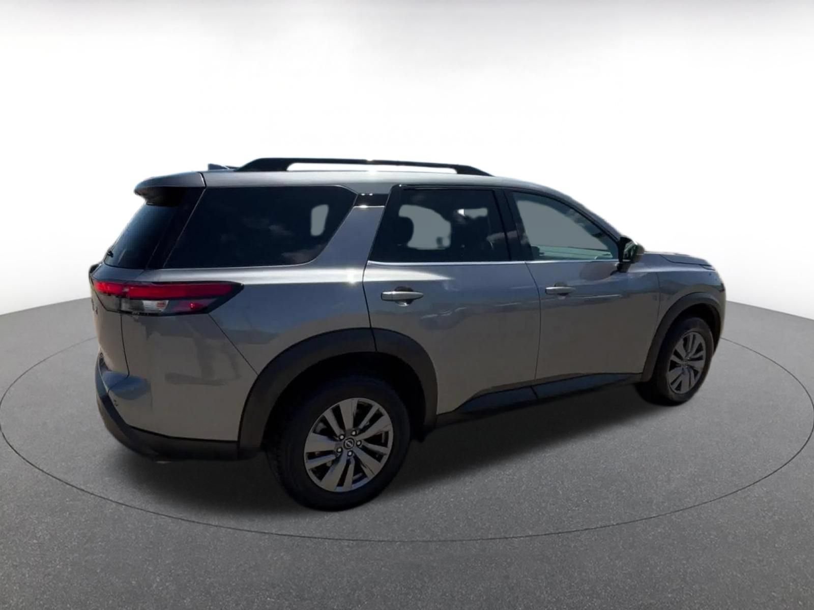 Used 2025 Nissan Pathfinder SV FWD image 14