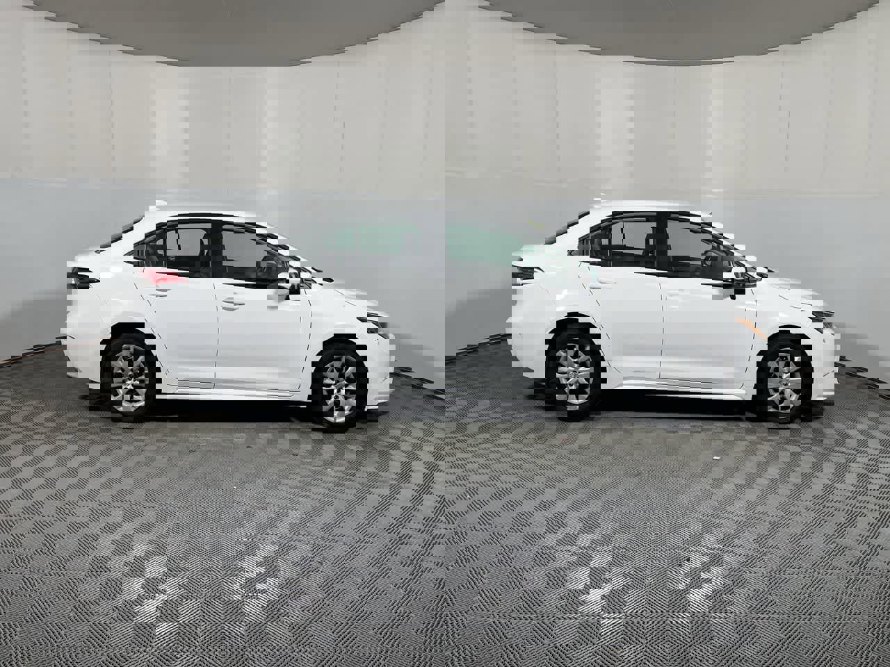 Used 2023 Toyota Corolla LE image 9