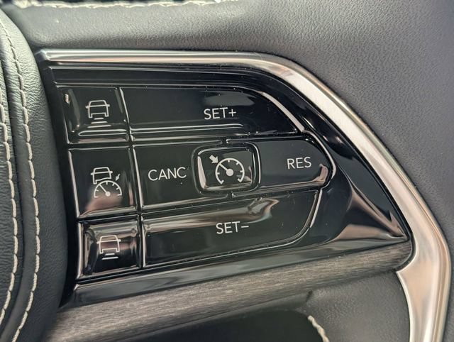 Used 2023 Jeep Grand Cherokee L Overland AWD/4WD image 18