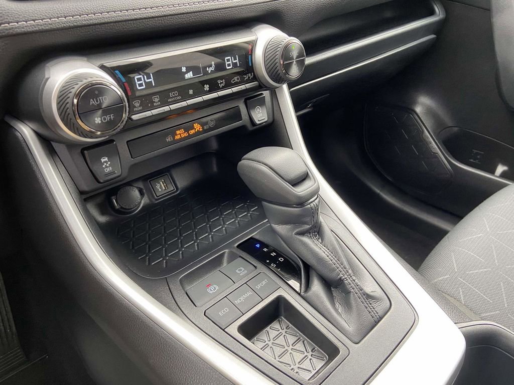 Used 2025 Toyota RAV4 XLE image 22