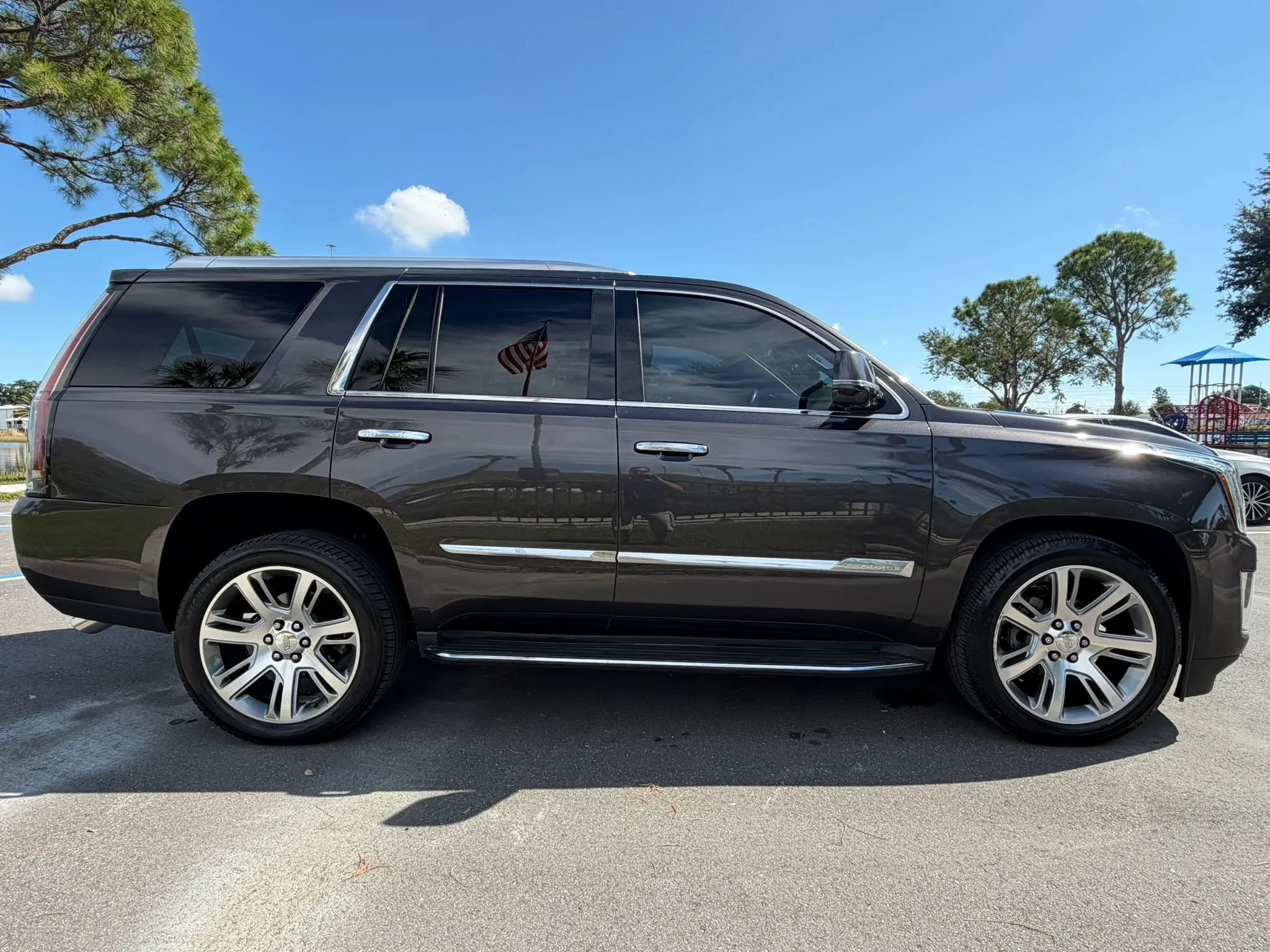 Used 2016 Cadillac Escalade Luxury RWD image 10