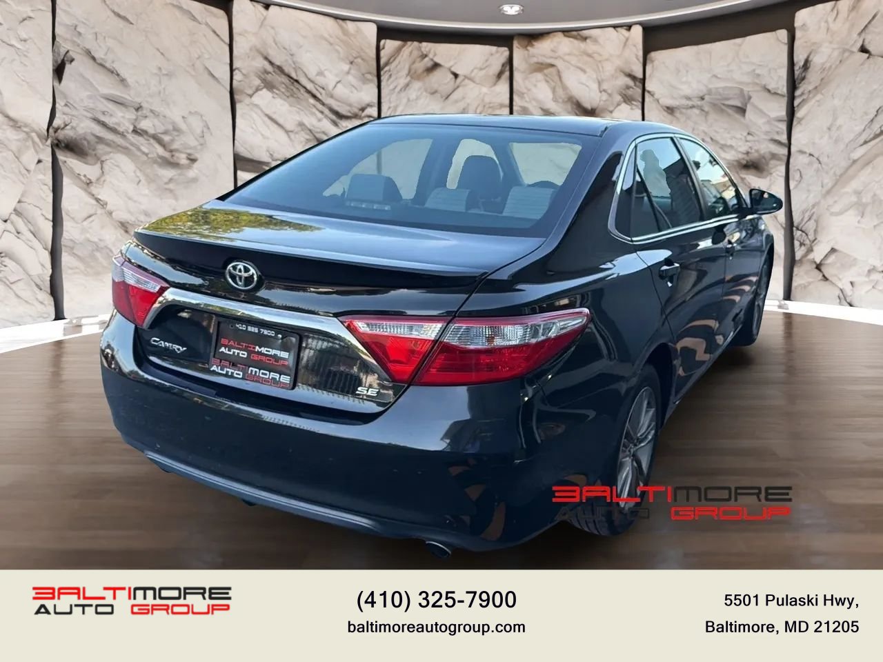 Used 2017 Toyota Camry SE w/ Moonroof Package FWD image 5