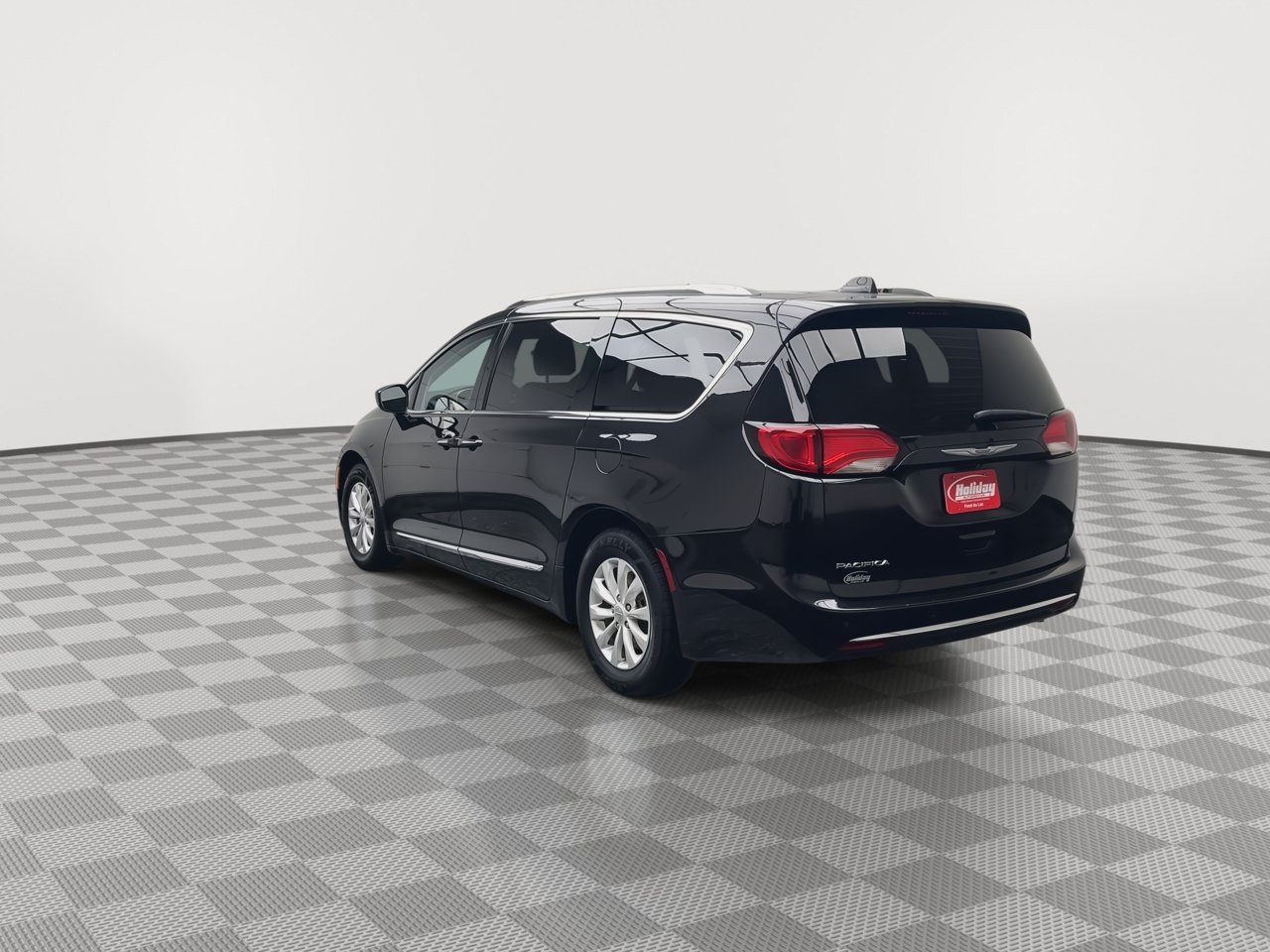 Used 2019 Chrysler Pacifica Touring-L FWD image 37