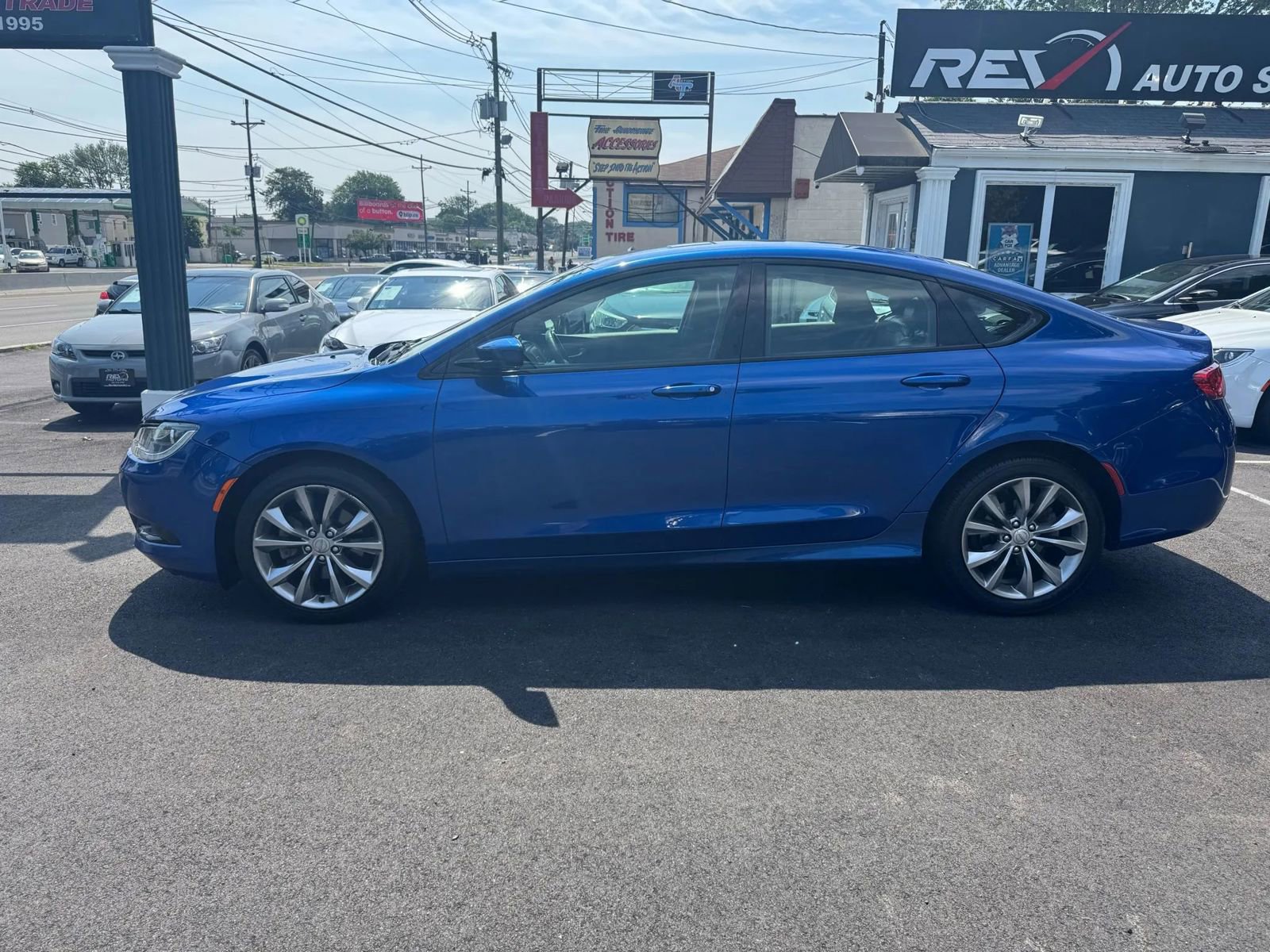 Used 2015 Chrysler 200 S image 3