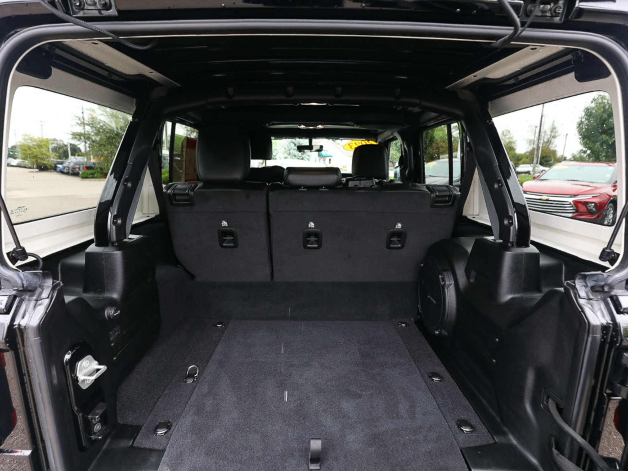 Used 2023 Jeep Wrangler Unlimited Rubicon 4xe w/ Cold Weather Group AWD/4WD image 7