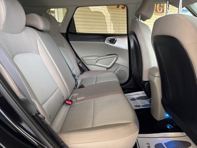 Used 2022 Kia Soul LX image 5