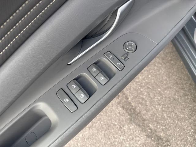 Certified 2025 Hyundai Elantra Sport image 11
