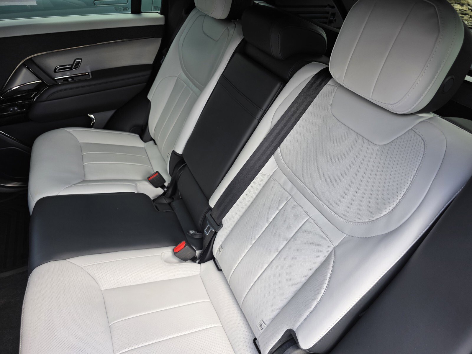 Used 2025 Land Rover Range Rover Sport Dynamic SE AWD/4WD image 14