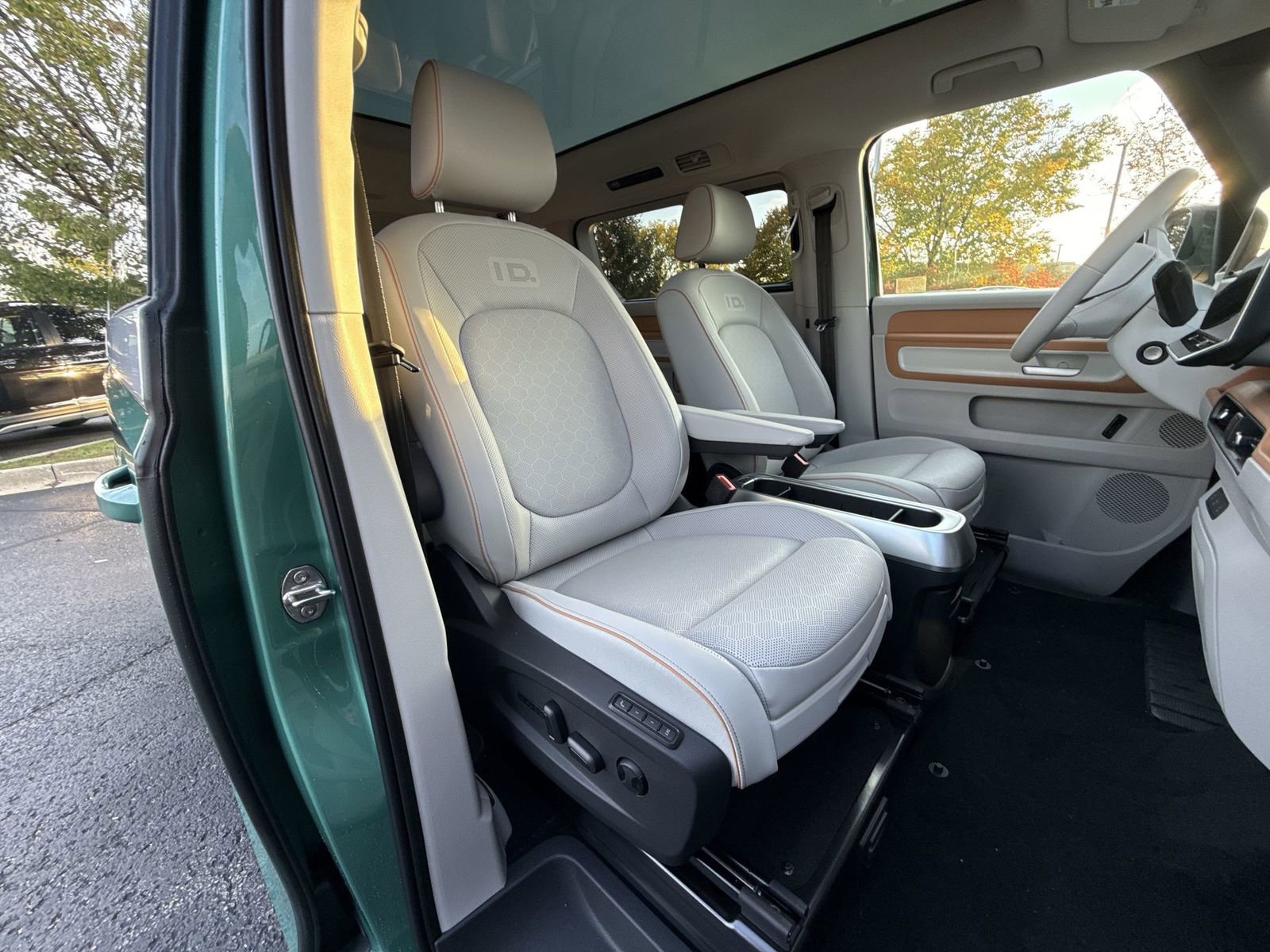 New 2025 Volkswagen ID. Buzz Pro S Plus image 24