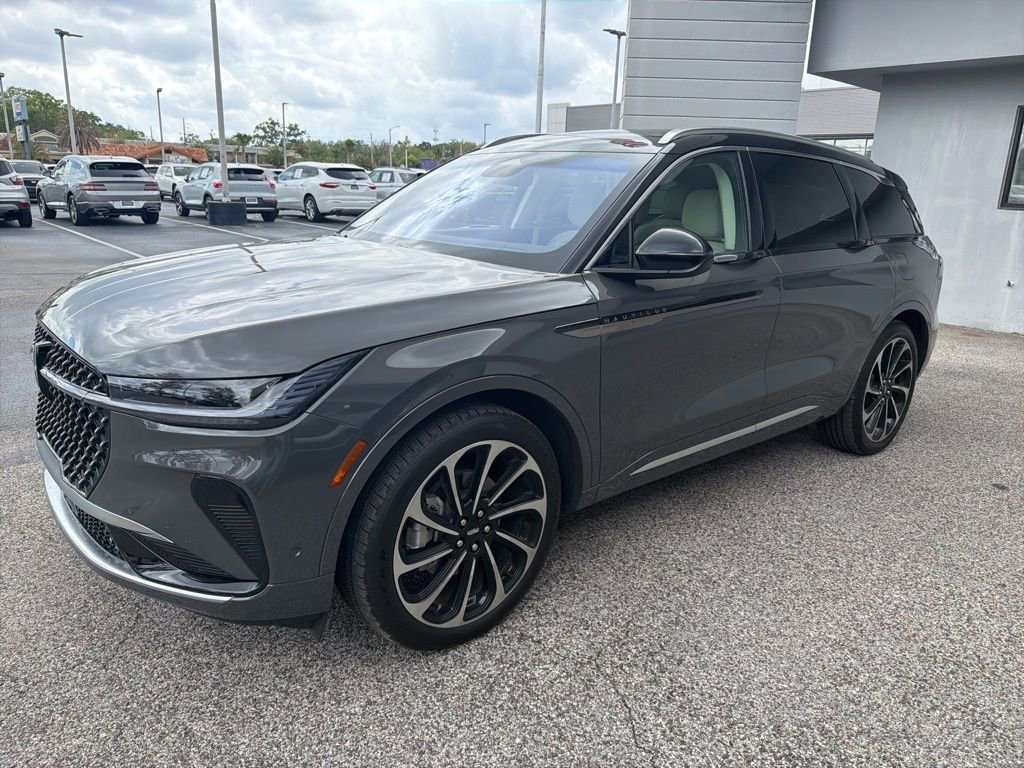 Used 2024 Lincoln Nautilus Black Label image 3