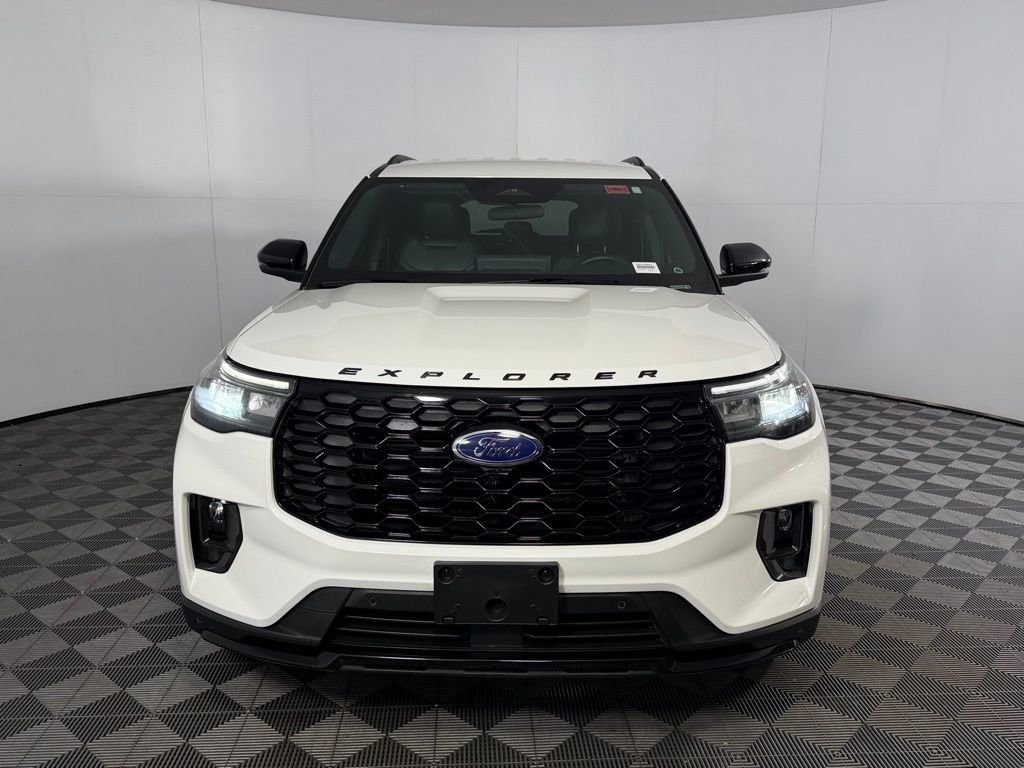 Used 2025 Ford Explorer ST-Line w/ ST-Line Street Pack image 10