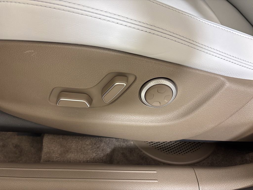 New 2026 Genesis GV70 2.5T Advanced AWD/4WD image 17