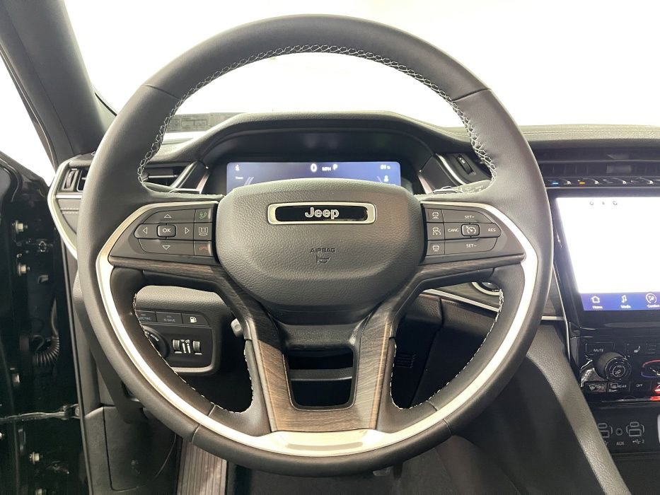 New 2024 Jeep Grand Cherokee Limited 4xe w/ Luxury Tech Group II image 30