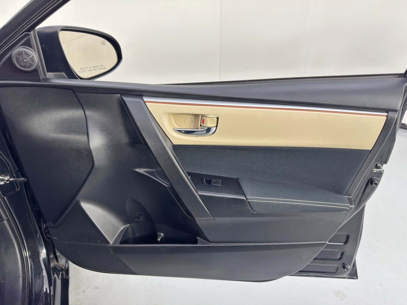 Used 2016 Toyota Corolla LE image 35