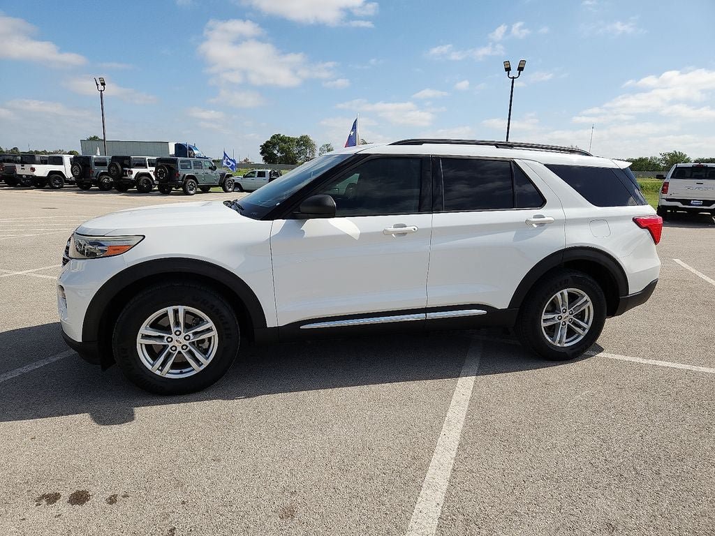 Used 2020 Ford Explorer XLT w/ Equipment Group 202A AWD/4WD image 2