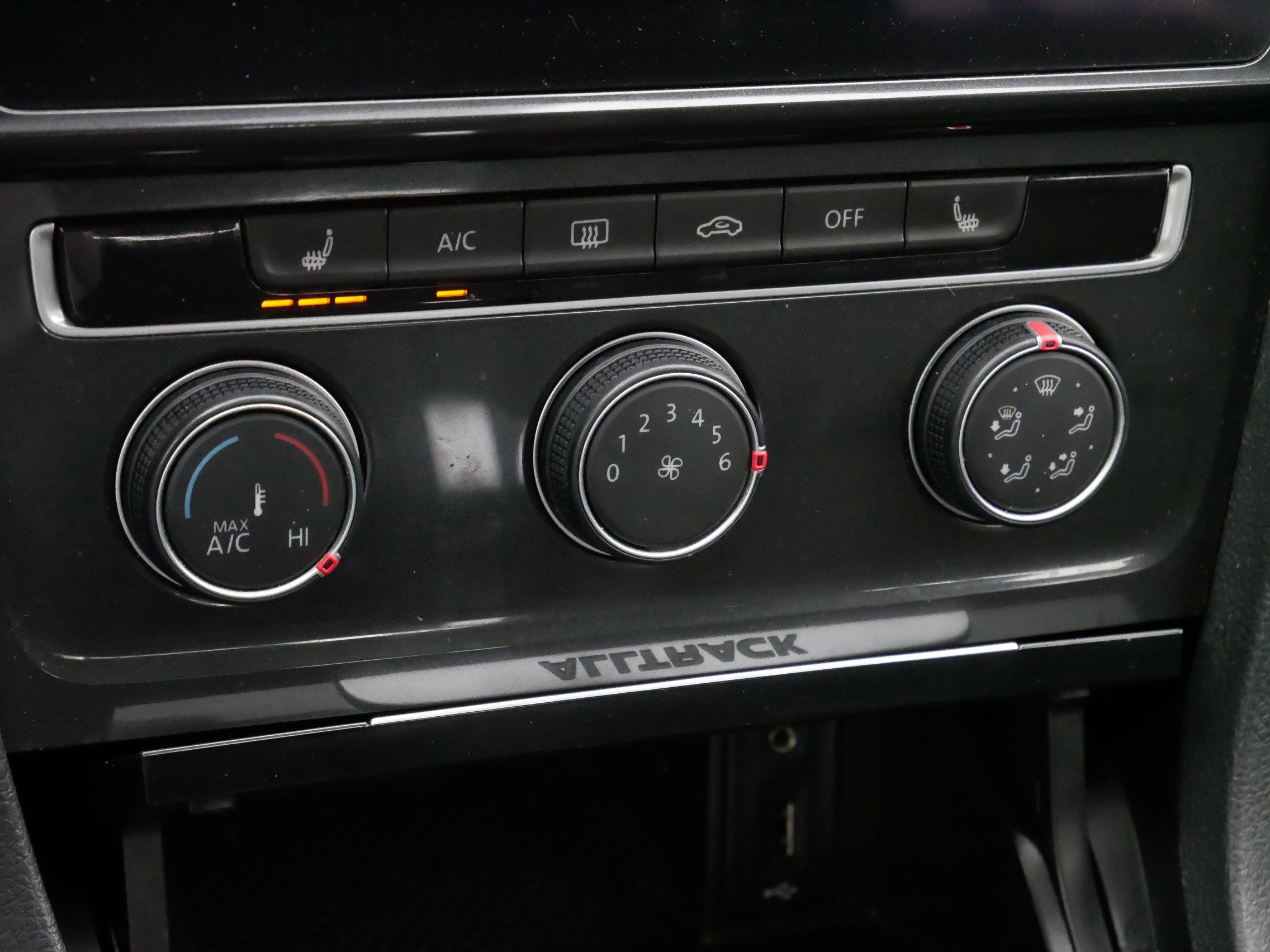 Used 2018 Volkswagen Golf Alltrack SE image 23