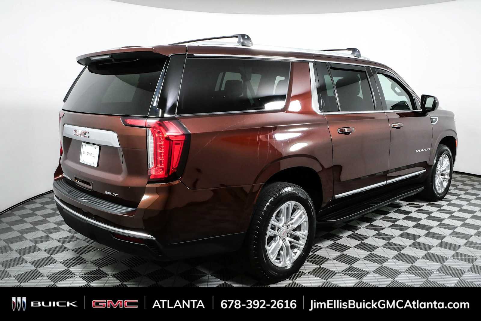 Used 2023 GMC Yukon XL SLT AWD/4WD image 6