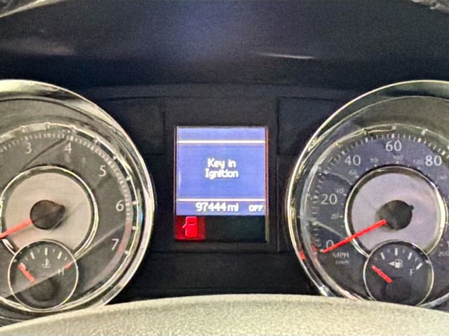 Used 2014 Chrysler Town & Country Touring FWD image 11