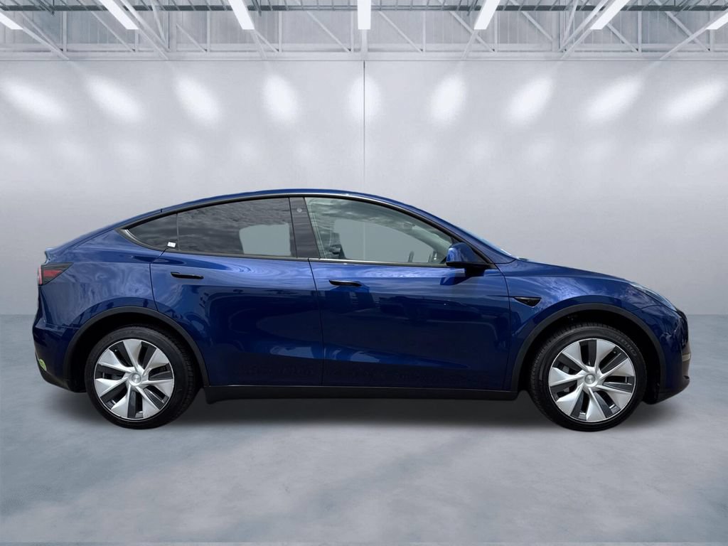 Used 2023 Tesla Model Y Long Range AWD/4WD image 3