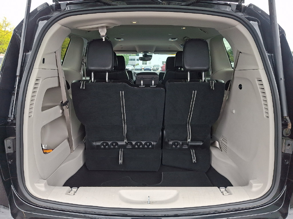 Used 2023 Chrysler Pacifica Touring-L FWD image 28
