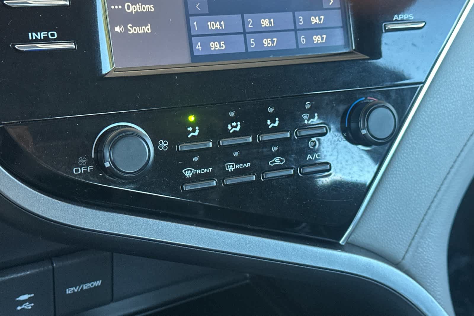 Used 2018 Toyota Camry FWD image 24