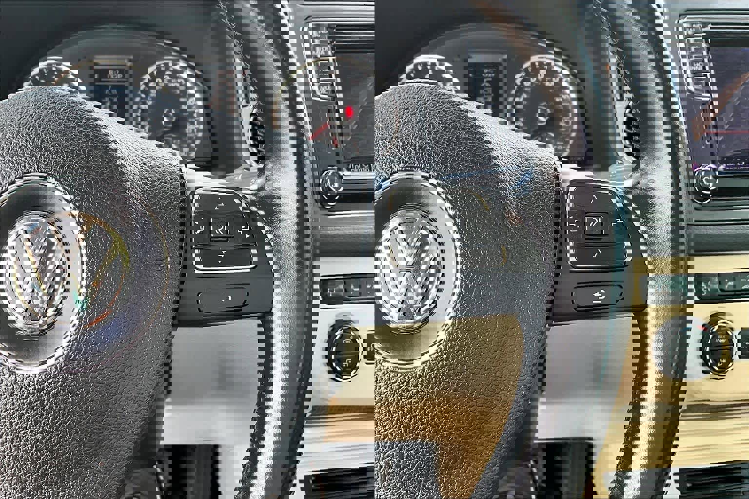 Used 2016 Volkswagen Tiguan SEL image 25