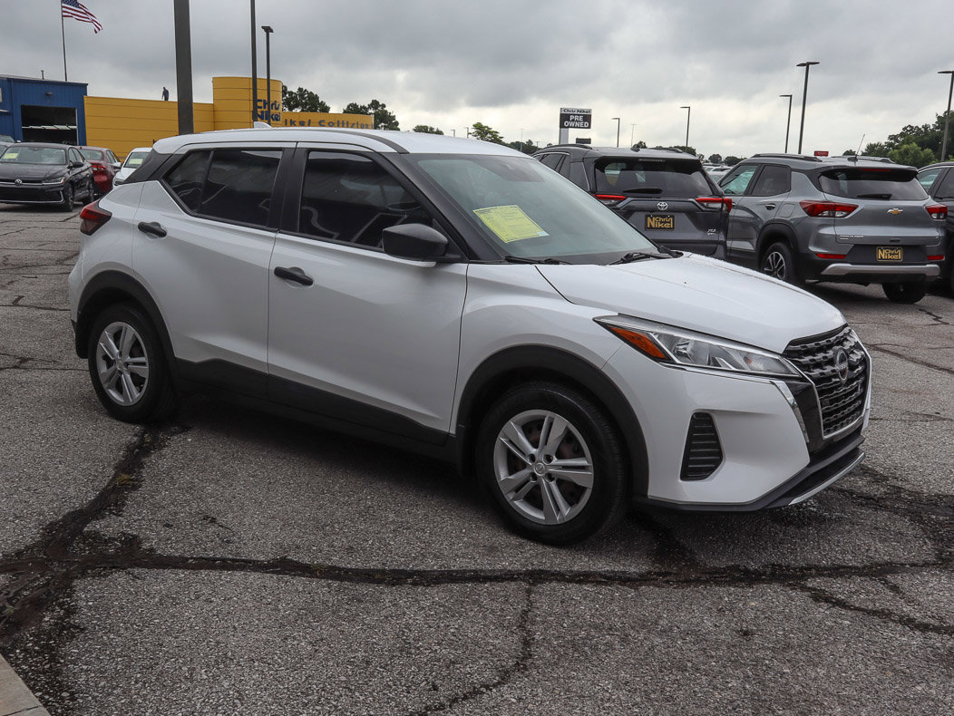 Used 2022 Nissan Kicks S FWD image 3