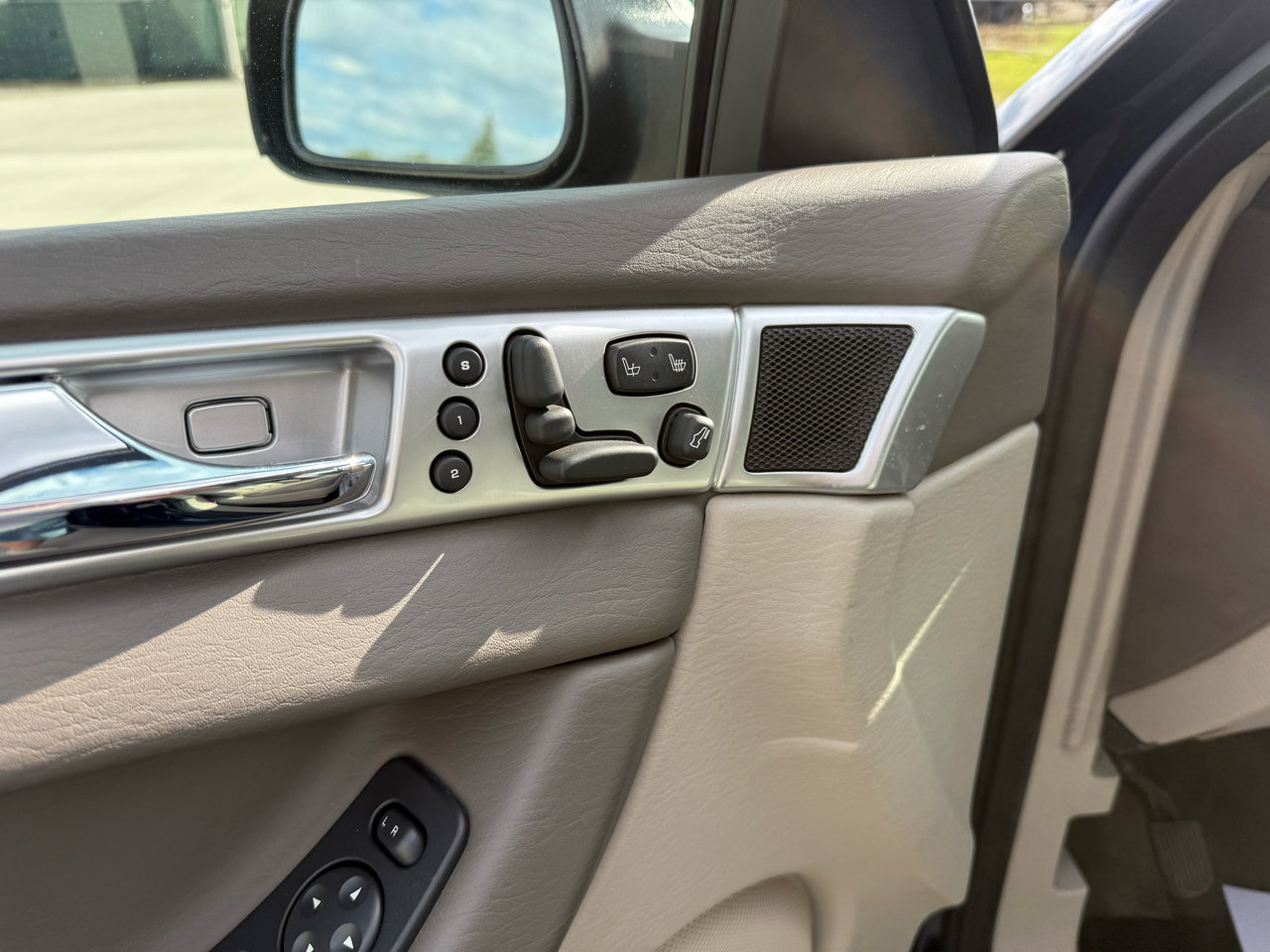 Used 2004 Chrysler Pacifica 2WD image 15