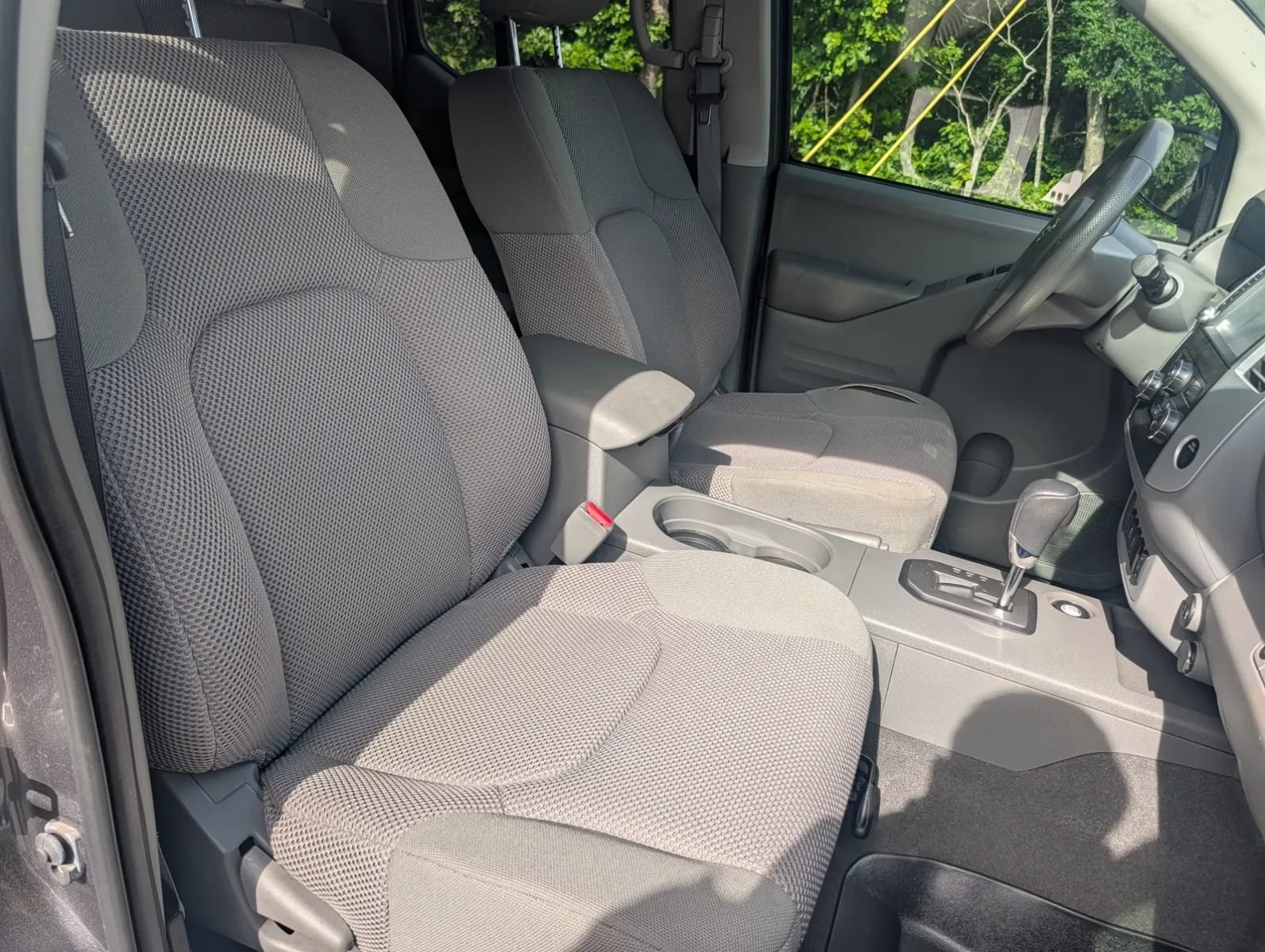 Used 2020 Nissan Frontier SV w/ Midnight Edition Floor Mats RWD image 12