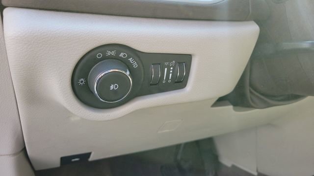 Certified 2018 Chrysler Pacifica Touring-L FWD image 11