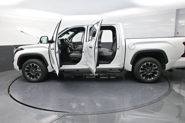 Used 2025 Toyota Tundra Limited AWD/4WD image 33