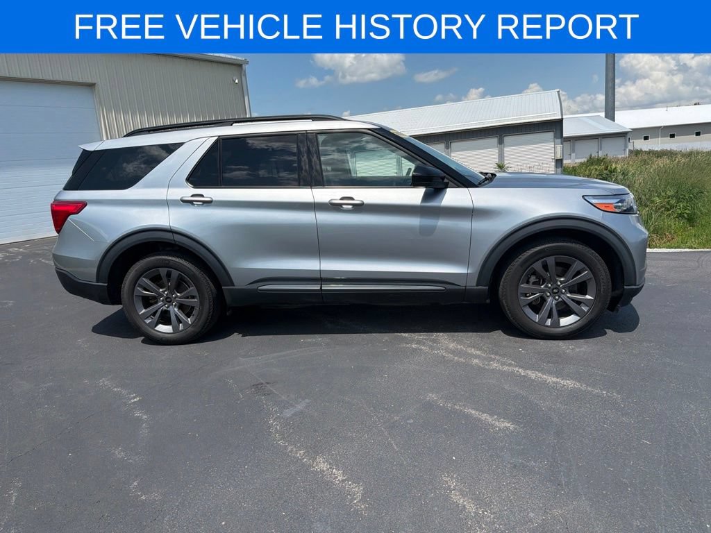 Certified 2022 Ford Explorer XLT w/ Equipment Group 202A AWD/4WD image 3