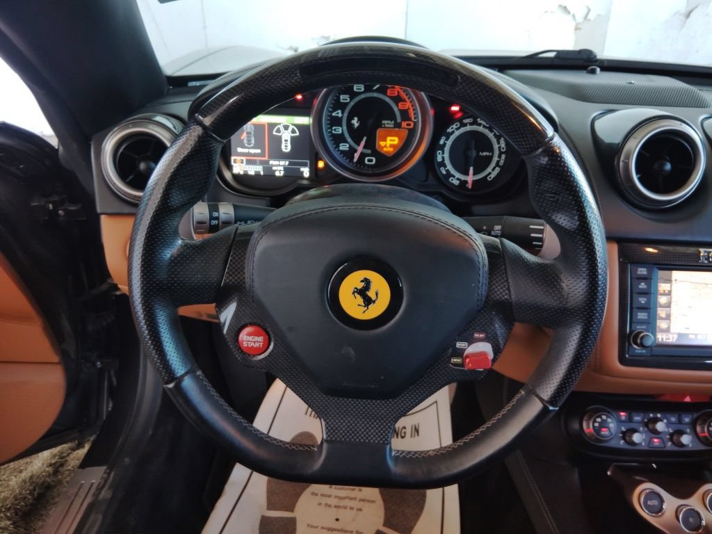 Used 2014 Ferrari California RWD image 17