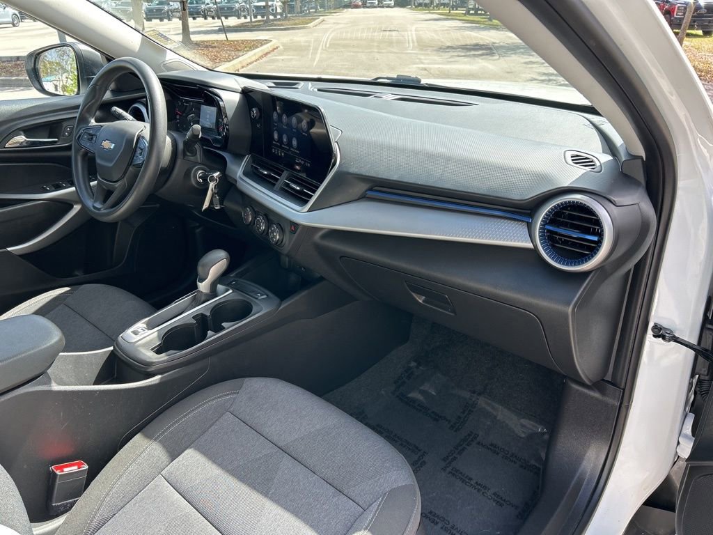 Used 2024 Chevrolet Trax LS w/ Driver Confidence Package image 38