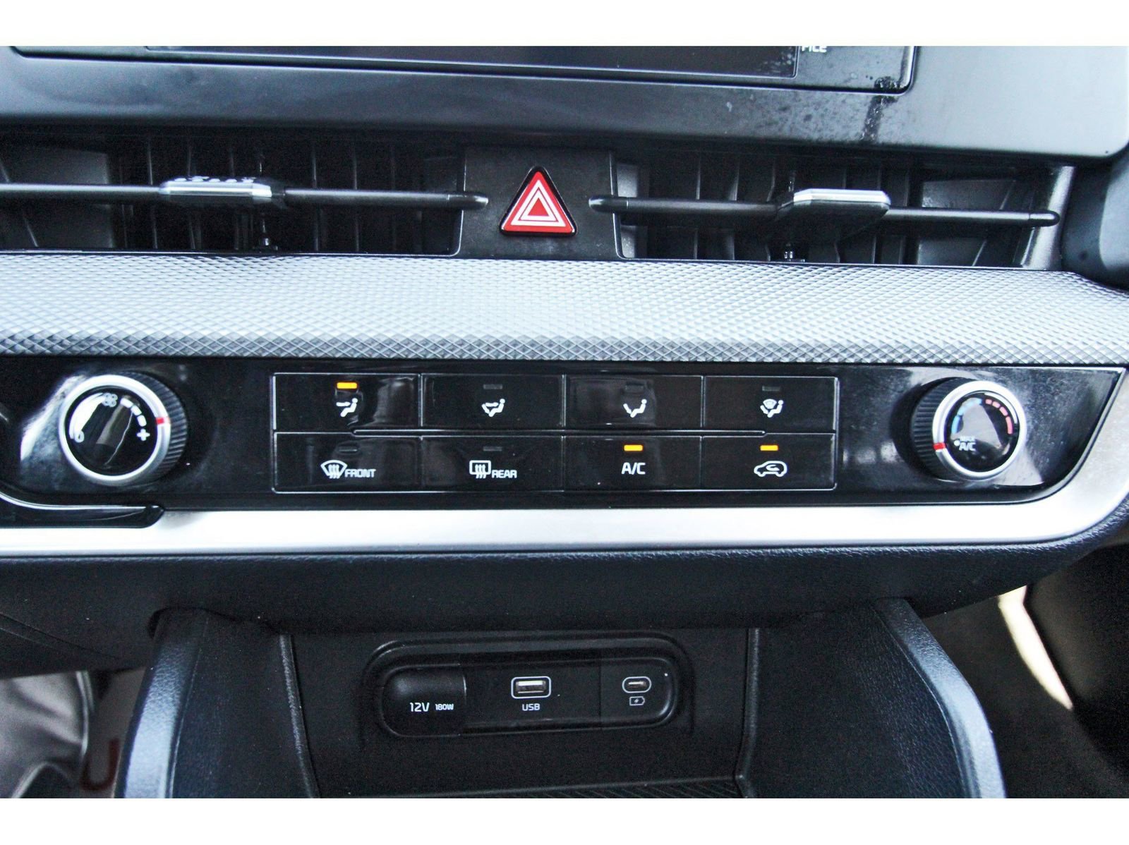 Used 2024 Kia Sportage LX image 27