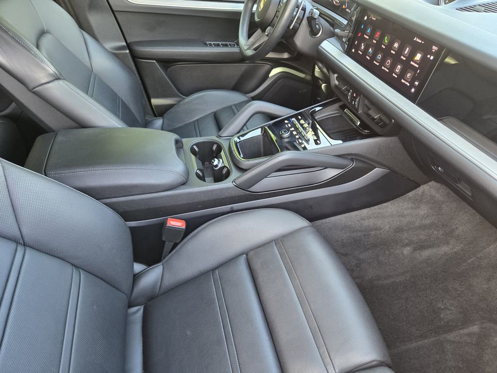 Used 2024 Porsche Cayenne Coupe image 18