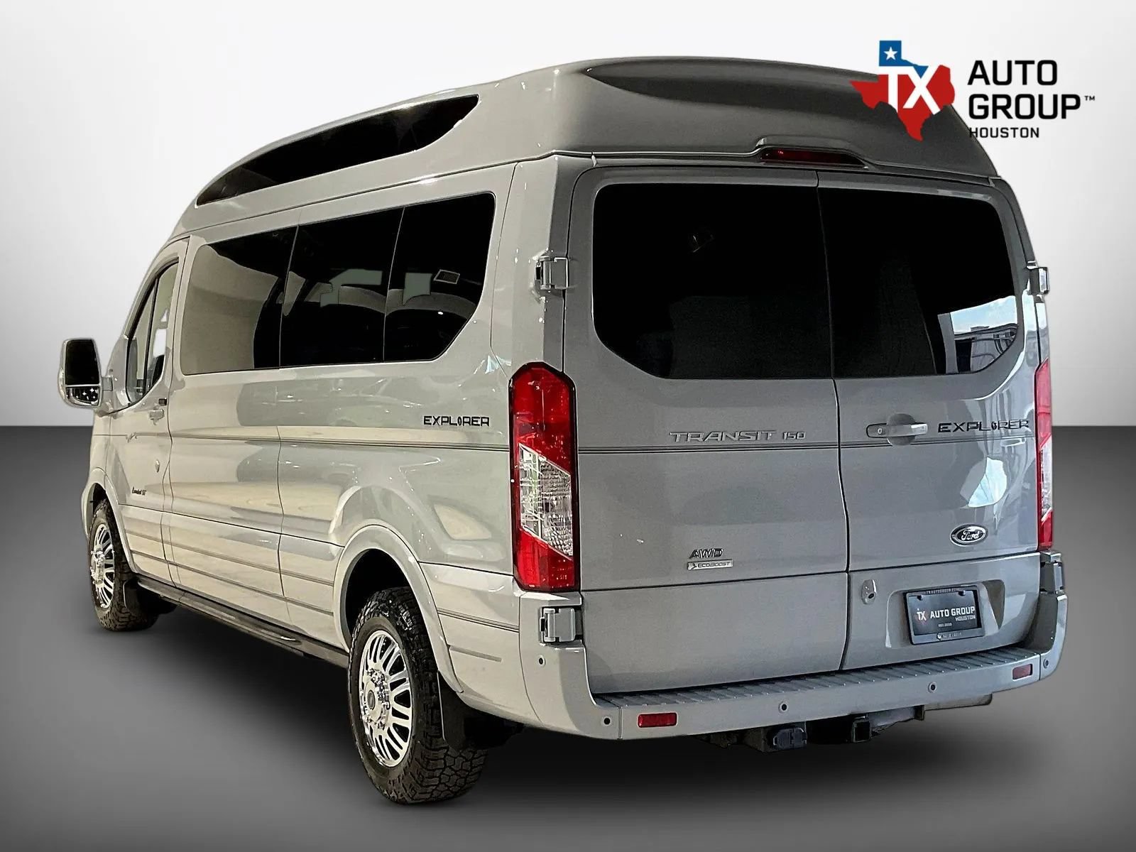Used 2023 Ford Transit 150 Low Roof AWD image 4