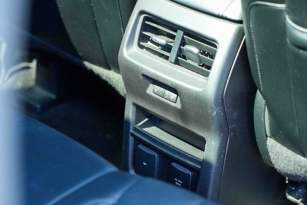 Used 2018 Ford Edge Titanium w/ Equipment Group 301A AWD/4WD image 16