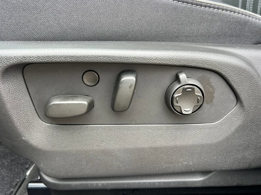 Used 2024 Buick Envision Avenir AWD/4WD image 11