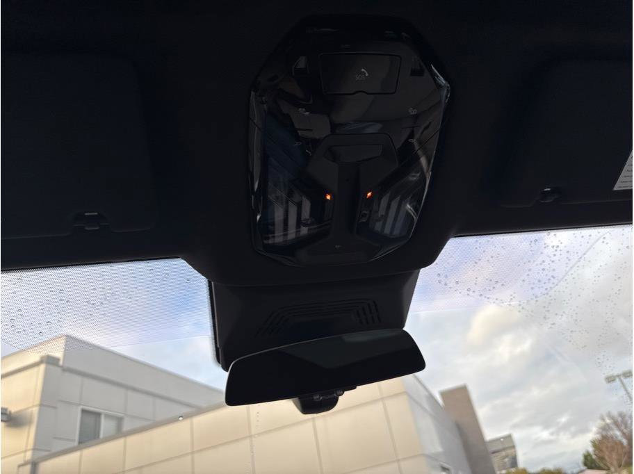 Used 2023 BMW iX xDrive50 w/ Sport Package image 19