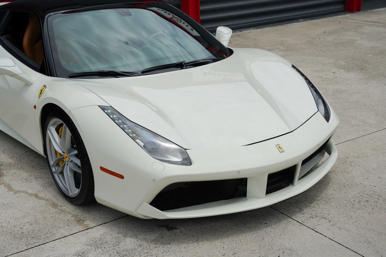 Used 2016 Ferrari 488 GTB RWD image 8