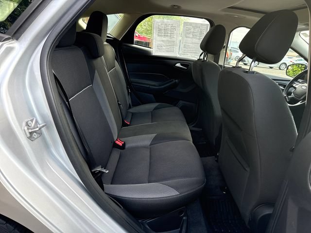 Used 2012 Ford Focus SE FWD image 7