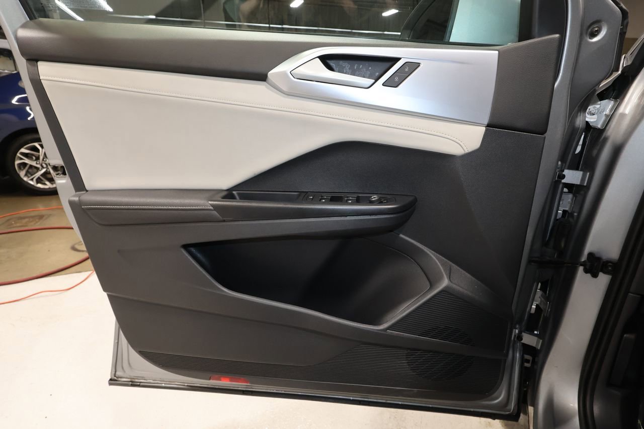 Used 2025 Volkswagen Taos SE image 20